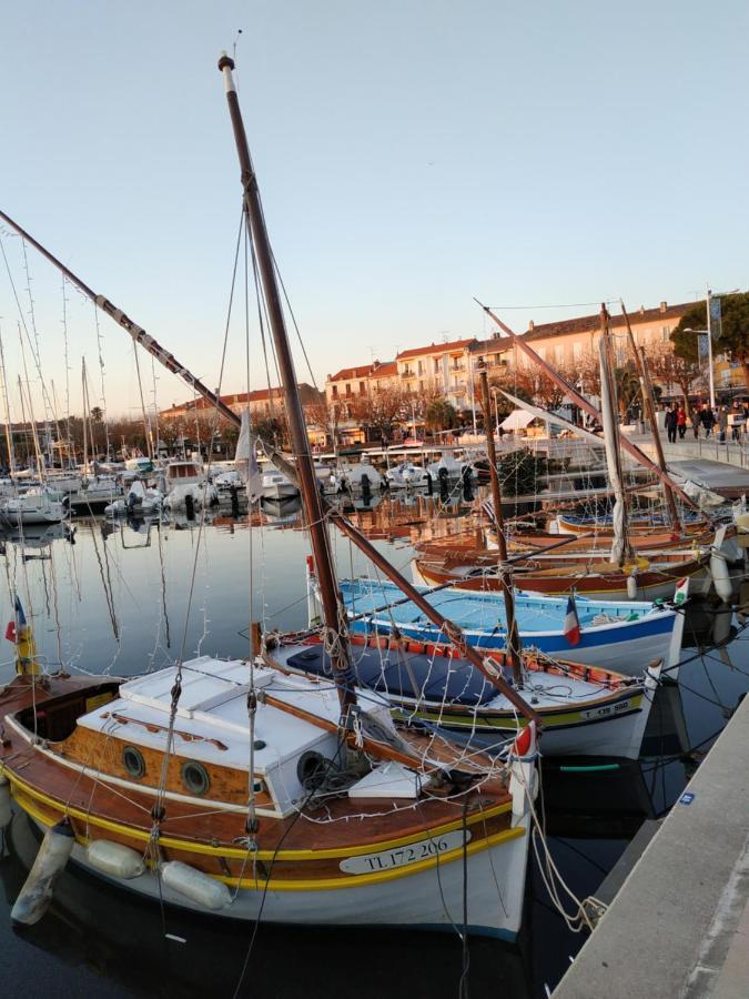 Charmant Appartement A 350M De La Plage Et Du Port Fréjus Eksteriør billede