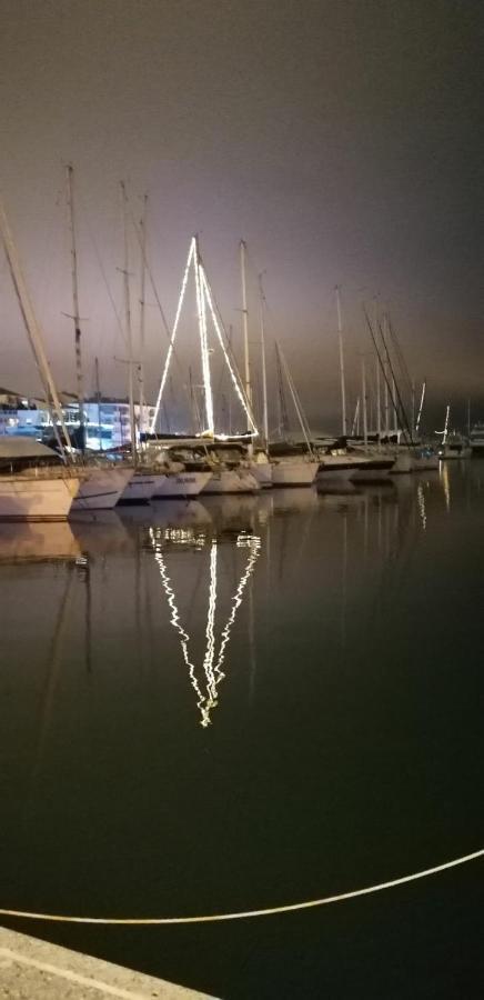 Charmant Appartement A 350M De La Plage Et Du Port Fréjus Eksteriør billede